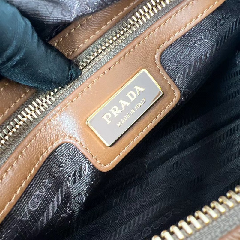 PRADA 프라다 리에디션 나일론 사피아노 탑핸들 보스턴백