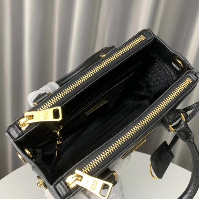 43위 [배우 김태리] PRADA 프라다 갤러리아 사피아노 가죽 미니백