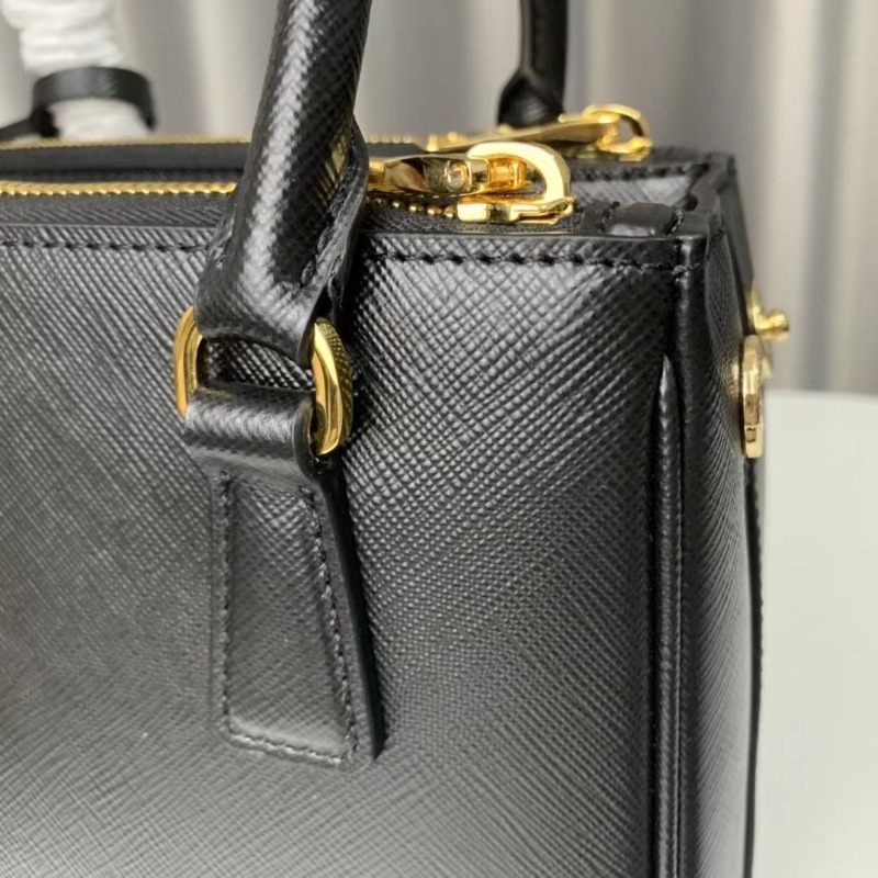 43위 [배우 김태리] PRADA 프라다 갤러리아 사피아노 가죽 미니백