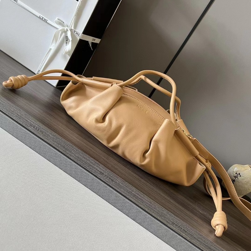 [배우 차주영] LOEWE 로에베 스몰 파세오백