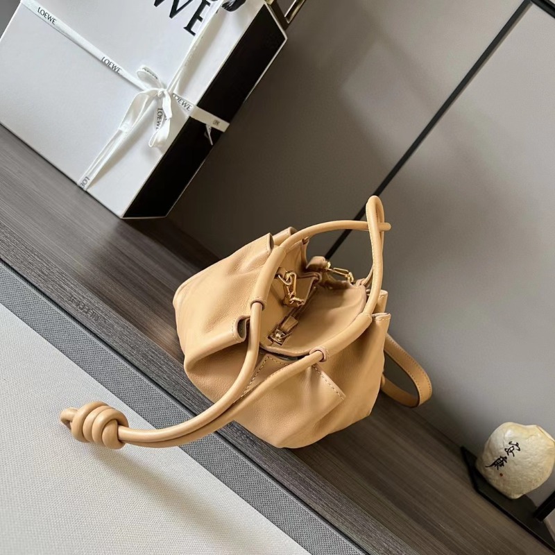[배우 차주영] LOEWE 로에베 스몰 파세오백