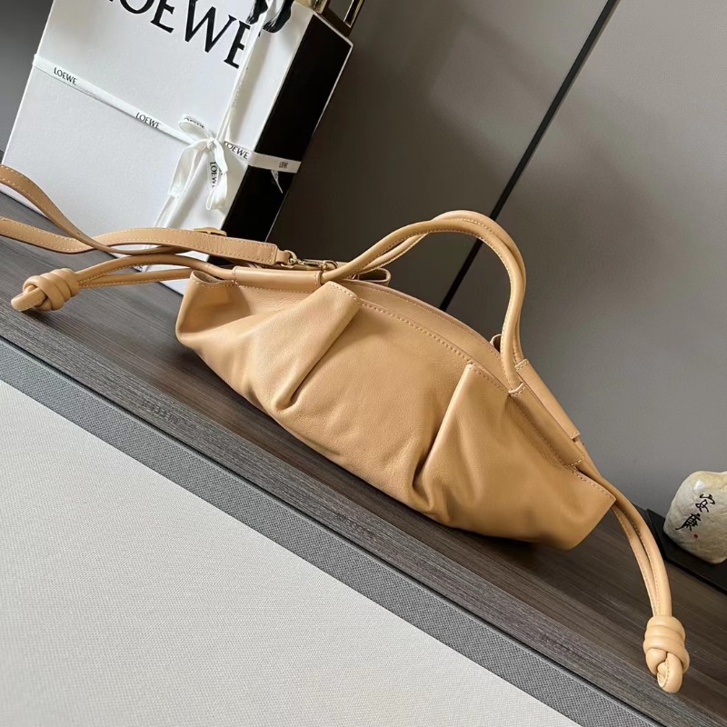 [배우 차주영] LOEWE 로에베 스몰 파세오백