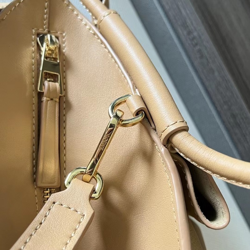 [배우 차주영] LOEWE 로에베 스몰 파세오백