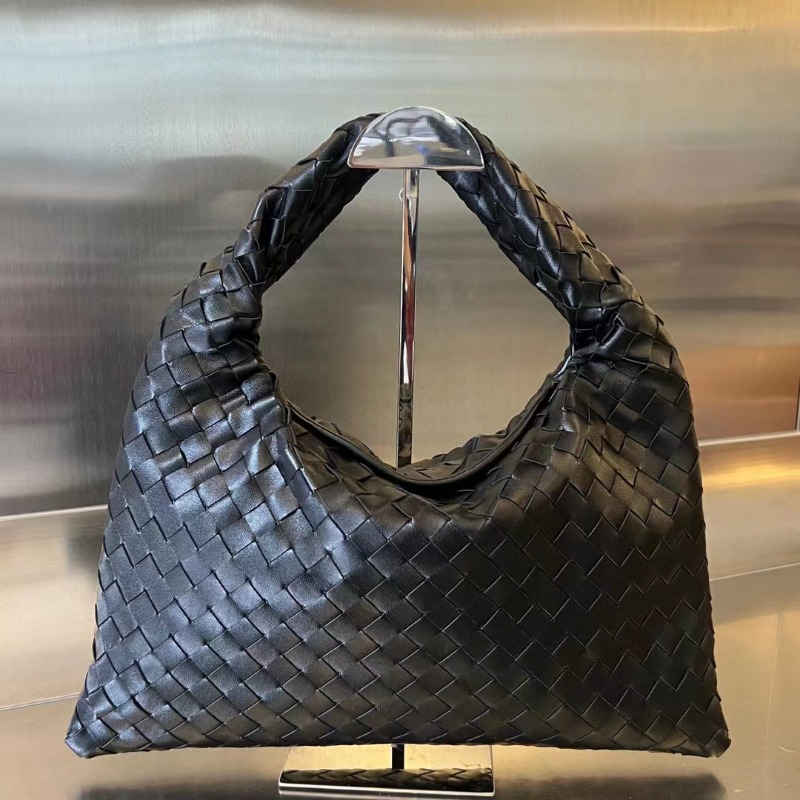 [배우 이청아] BOTTEGA VENETA 보테가베네타 홉 스몰 레더 숄더백