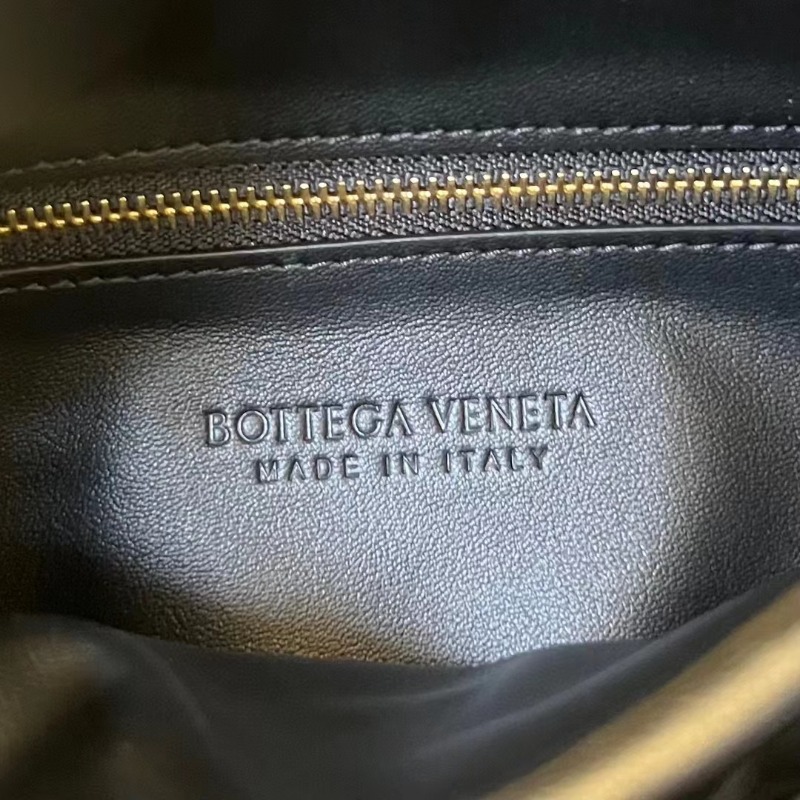 [배우 이청아] BOTTEGA VENETA 보테가베네타 홉 스몰 레더 숄더백