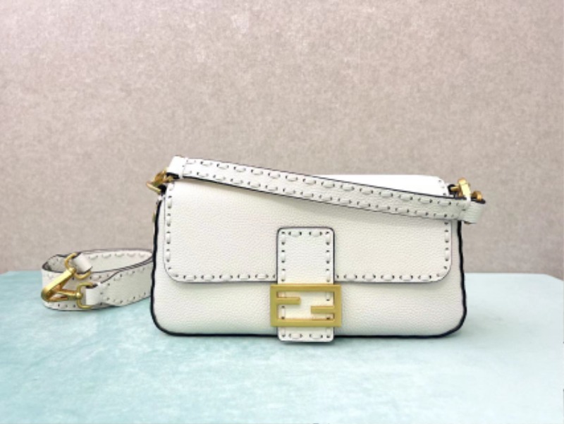 [배우 기은세] FENDI 펜디 바게트 오버사이즈 탑스티치 카멜리아 셀러리아 백