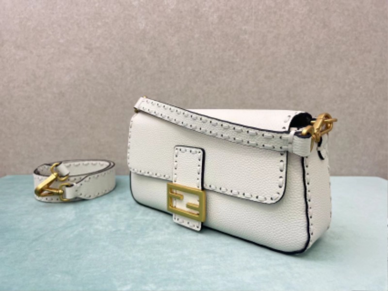 [배우 기은세] FENDI 펜디 바게트 오버사이즈 탑스티치 카멜리아 셀러리아 백