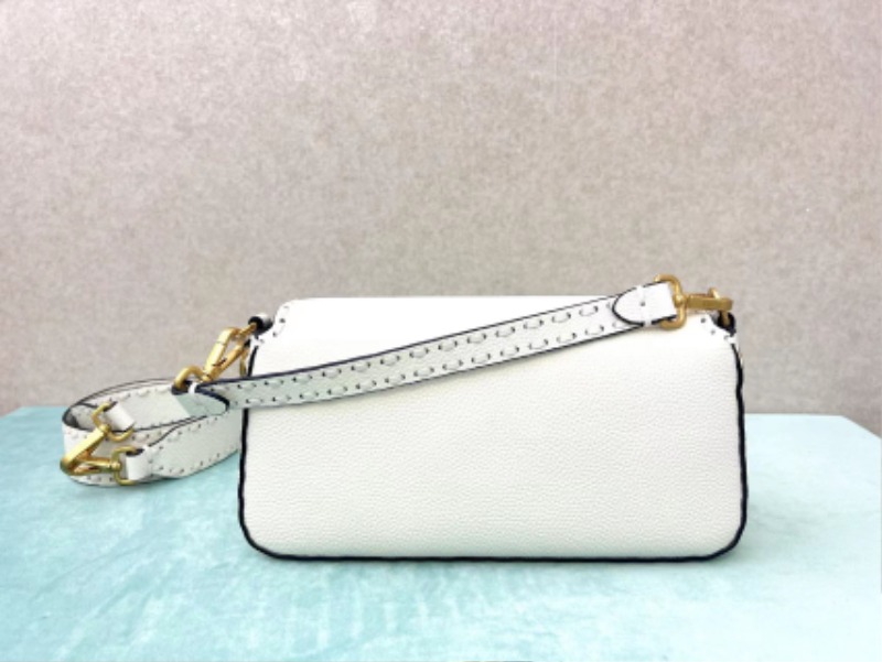 [배우 기은세] FENDI 펜디 바게트 오버사이즈 탑스티치 카멜리아 셀러리아 백