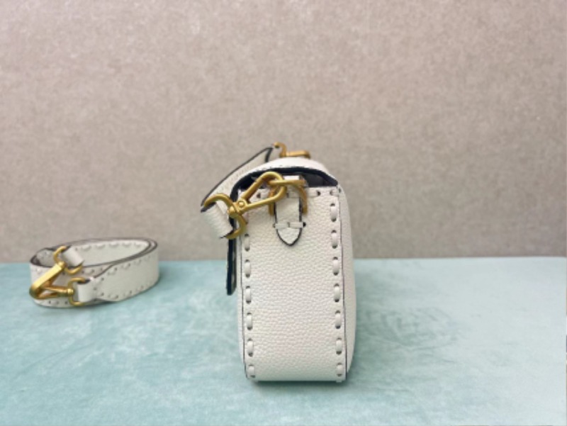 [배우 기은세] FENDI 펜디 바게트 오버사이즈 탑스티치 카멜리아 셀러리아 백