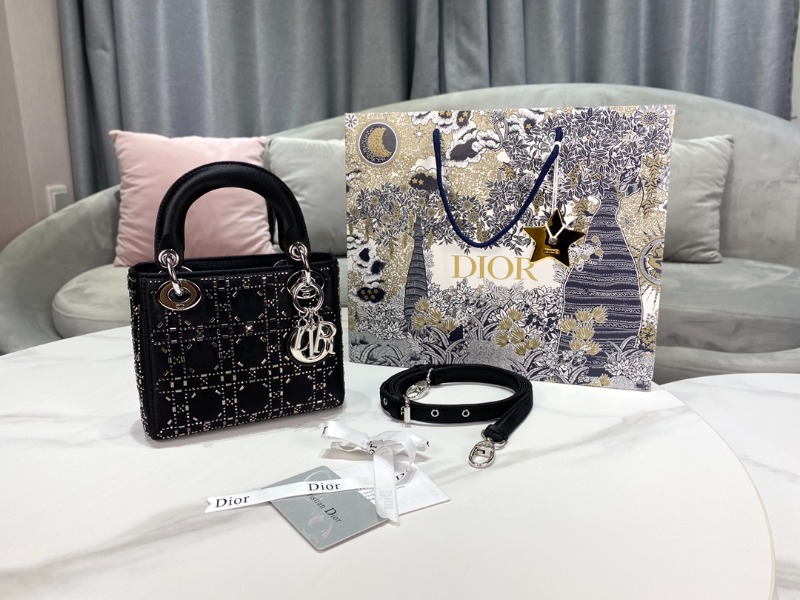 [블랙핑크 지수] DIOR 디올 LADY DIOR 미니 백 블랙 라인 스톤 까나쥬 새틴