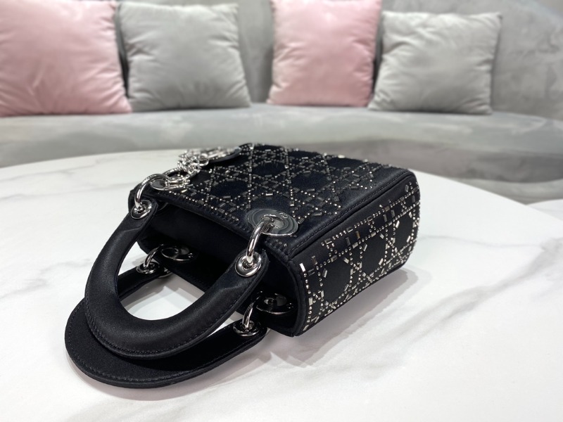 [블랙핑크 지수] DIOR 디올 LADY DIOR 미니 백 블랙 라인 스톤 까나쥬 새틴