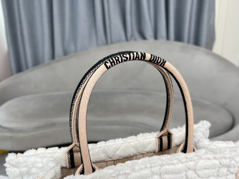 [블랙핑크 지수] DIOR 디올 BOOK TOTE 아이스 까나쥬 시어링 백