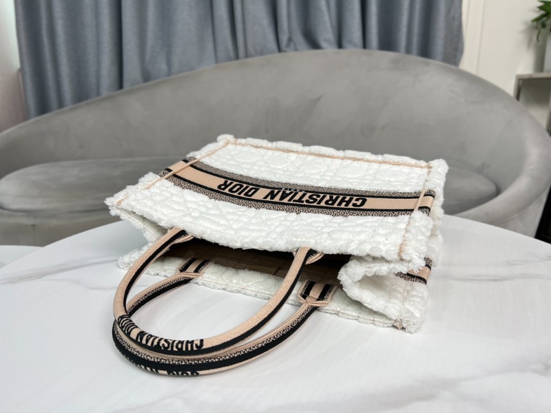 [블랙핑크 지수] DIOR 디올 BOOK TOTE 아이스 까나쥬 시어링 백