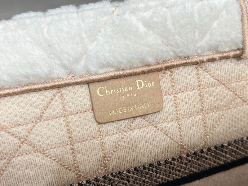 [블랙핑크 지수] DIOR 디올 BOOK TOTE 아이스 까나쥬 시어링 백