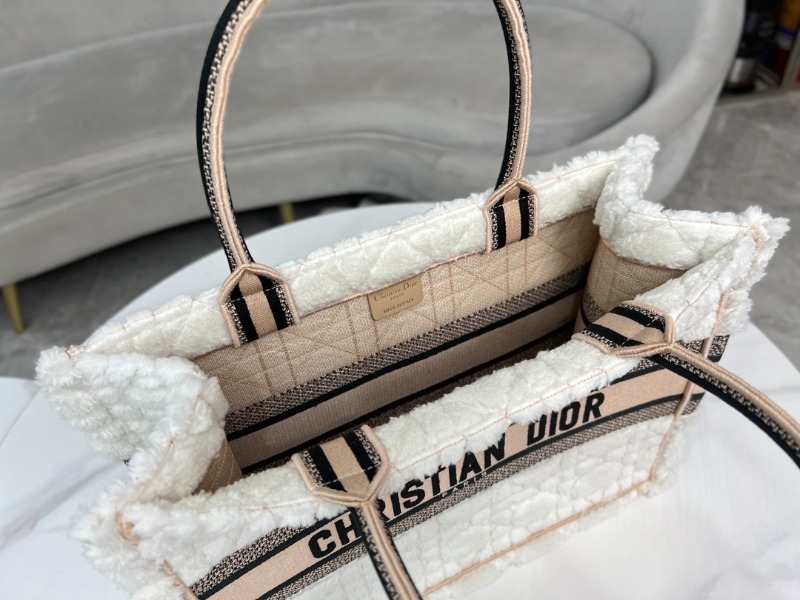 [블랙핑크 지수] DIOR 디올 BOOK TOTE 아이스 까나쥬 시어링 백
