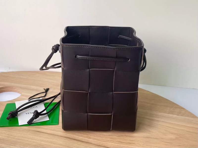 [걸스데이 혜리] BOTTEGA VENETA 보테가베네타 카세트 버킷백 폰단테