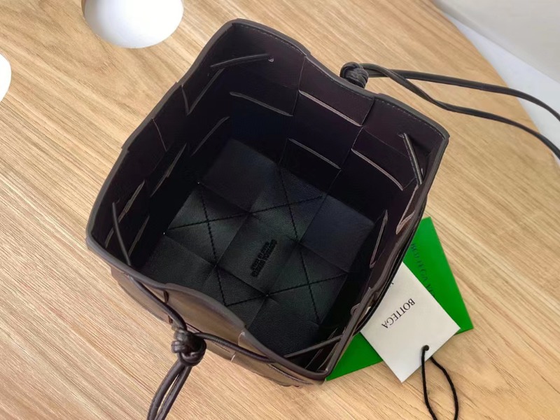 [걸스데이 혜리] BOTTEGA VENETA 보테가베네타 카세트 버킷백 폰단테