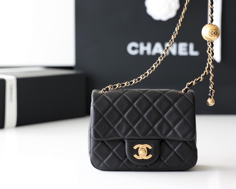 [블랙핑크 제니] CHANEL 샤넬 체인 골든볼 쁘띠삭 램스킨 숄더백 블랙 금장