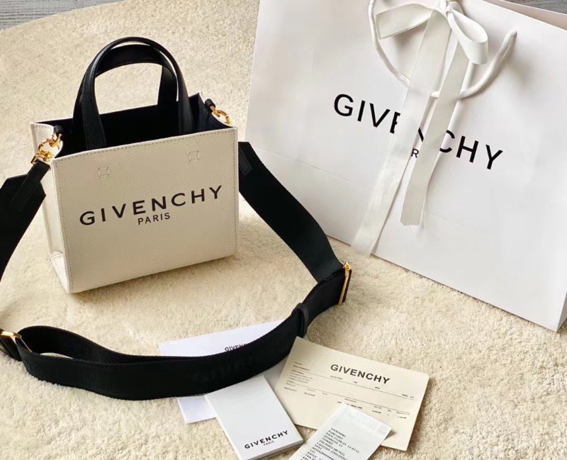 [에스파 카리나] GIVENCHY 지방시 스몰 캔버스 토트백
