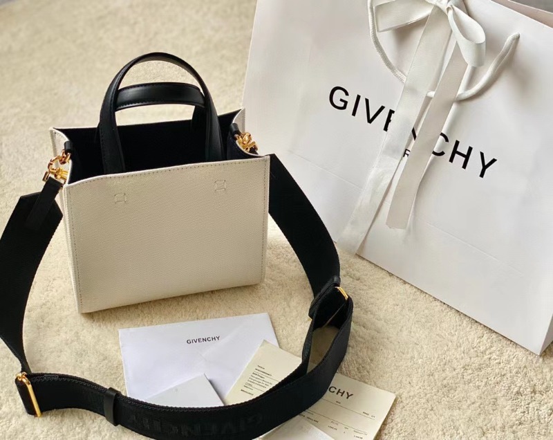 [에스파 카리나] GIVENCHY 지방시 스몰 캔버스 토트백