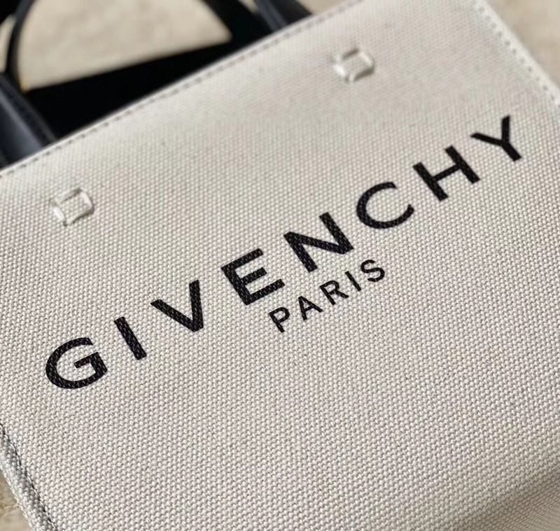 [에스파 카리나] GIVENCHY 지방시 스몰 캔버스 토트백
