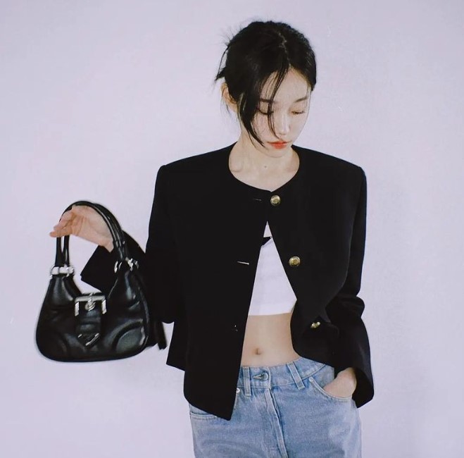 [배우 노윤서] PRADA 프라다 문 패딩 나파 가죽 백