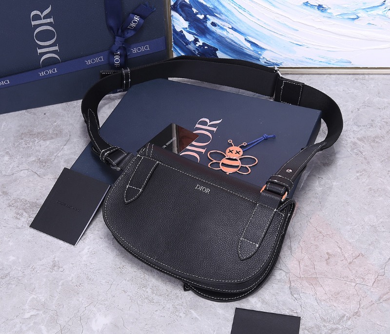 [배우 남주혁] DIOR 디올 새들 숄더 스트랩 파우치 백