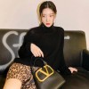 [아이오아이 정채연] VALENTNIO 발렌티노 가라바니 슈퍼비 버킷백