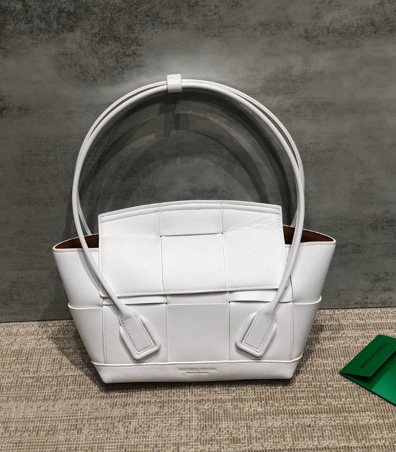 [레드벨벳 조이] BOTTEGA VENETA 보테가베네타 인트레치오 아르코 미니 스몰 토트백