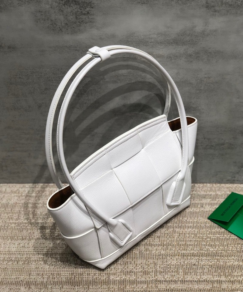 [레드벨벳 조이] BOTTEGA VENETA 보테가베네타 인트레치오 아르코 미니 스몰 토트백