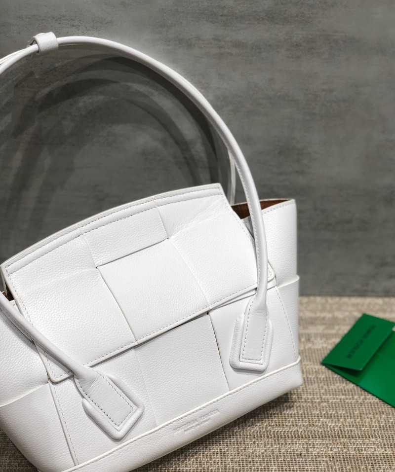 [레드벨벳 조이] BOTTEGA VENETA 보테가베네타 인트레치오 아르코 미니 스몰 토트백