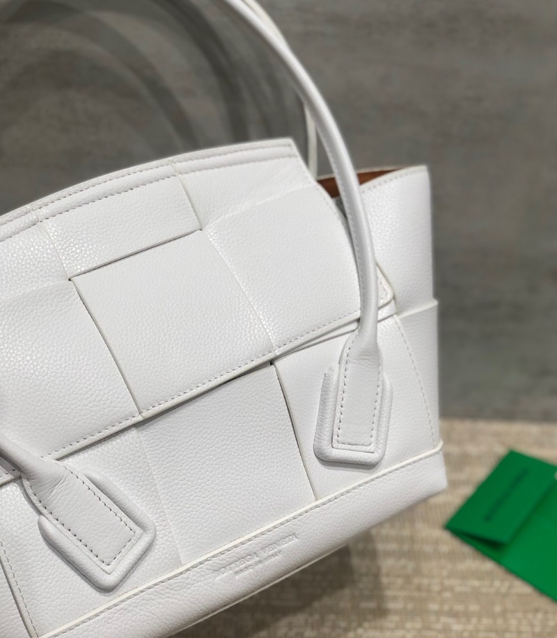 [레드벨벳 조이] BOTTEGA VENETA 보테가베네타 인트레치오 아르코 미니 스몰 토트백