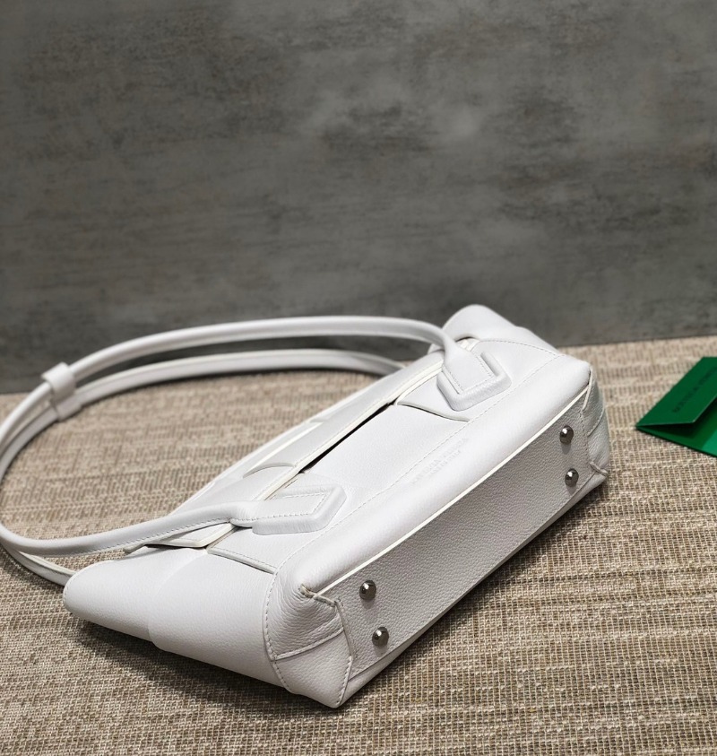 [레드벨벳 조이] BOTTEGA VENETA 보테가베네타 인트레치오 아르코 미니 스몰 토트백