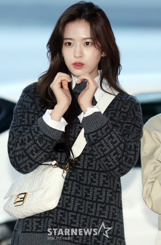 [아이브 안유진] FENDI 펜디 캔버스 미디움 바게트 백
