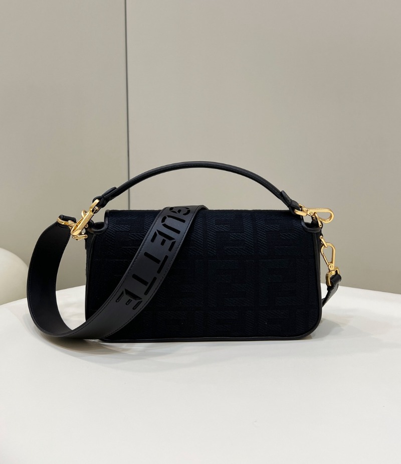 [아이브 안유진] FENDI 펜디 캔버스 미디움 바게트 백