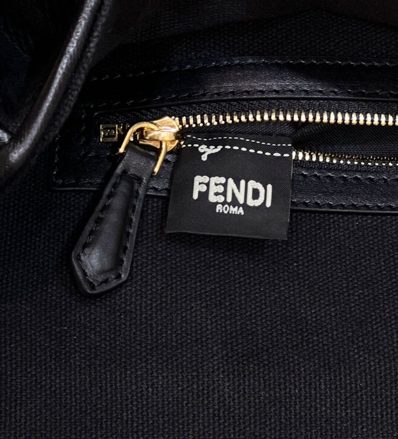 [아이브 안유진] FENDI 펜디 캔버스 미디움 바게트 백