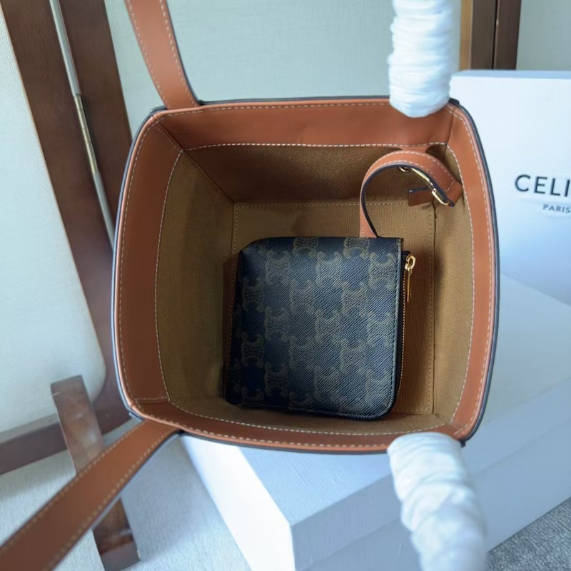 CELINE 셀린느 퀴르 트리오페 큐브백