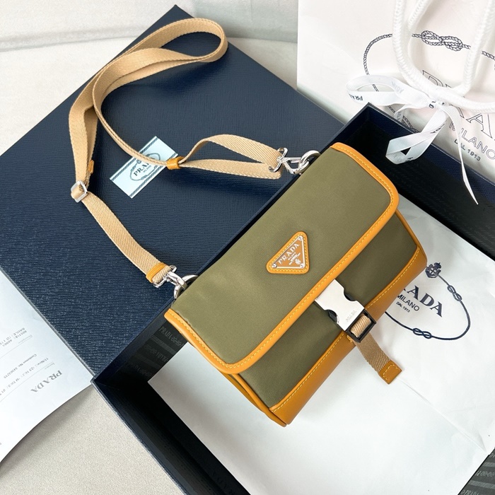 PRADA 프라다 카키 핸드폰 백