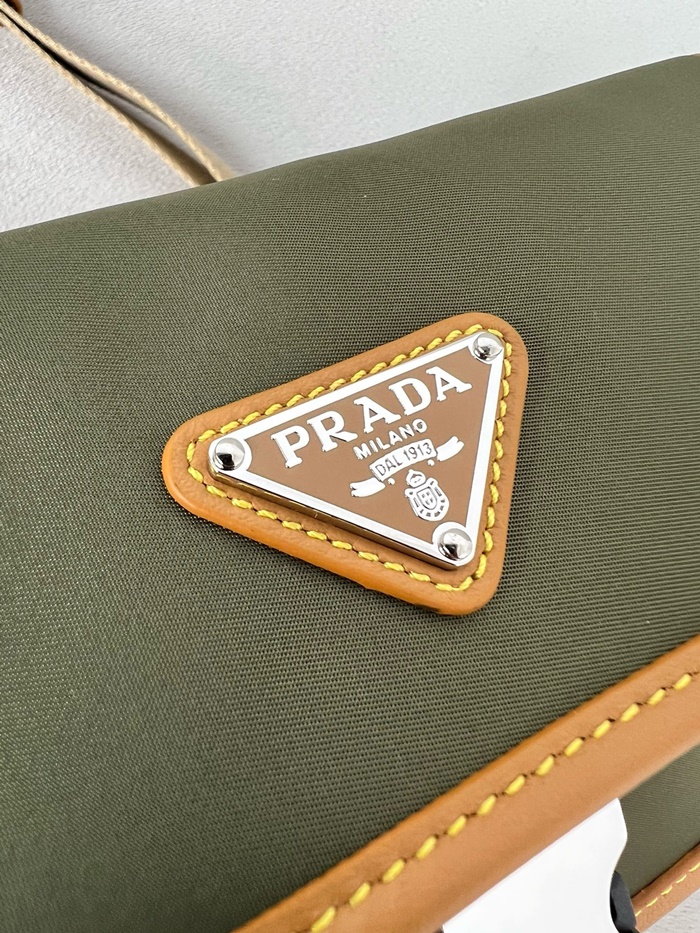 PRADA 프라다 카키 핸드폰 백