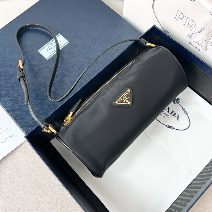 PRADA  프라다 여성 스포츠 섹시 호보 백