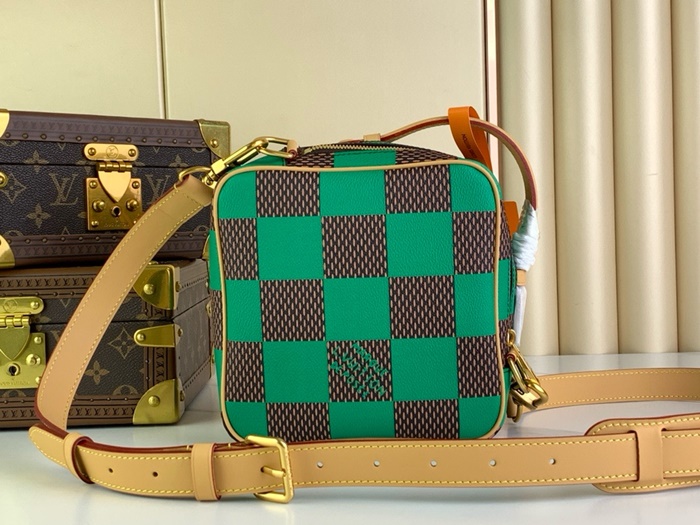 LOUIS VUITTON 루이비통 남성 체스 메신저 베르