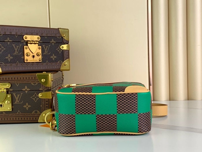 LOUIS VUITTON 루이비통 남성 체스 메신저 베르