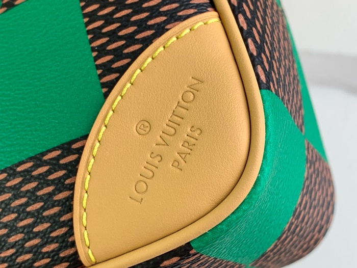LOUIS VUITTON 루이비통 남성 체스 메신저 베르