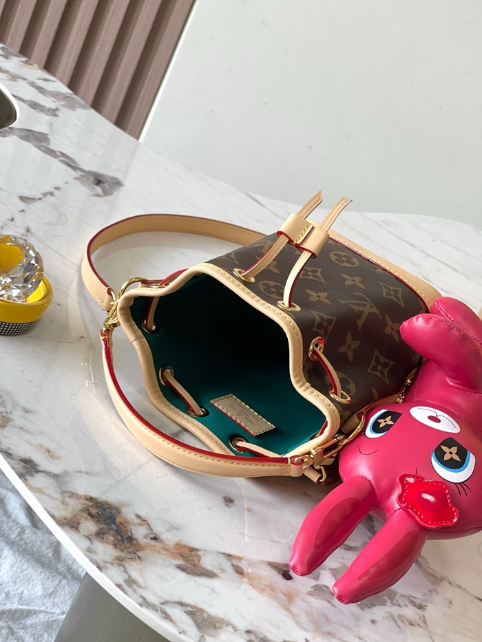 LOUIS VUITTON 루이비통 여성 미라클 모노그램 나노 노에