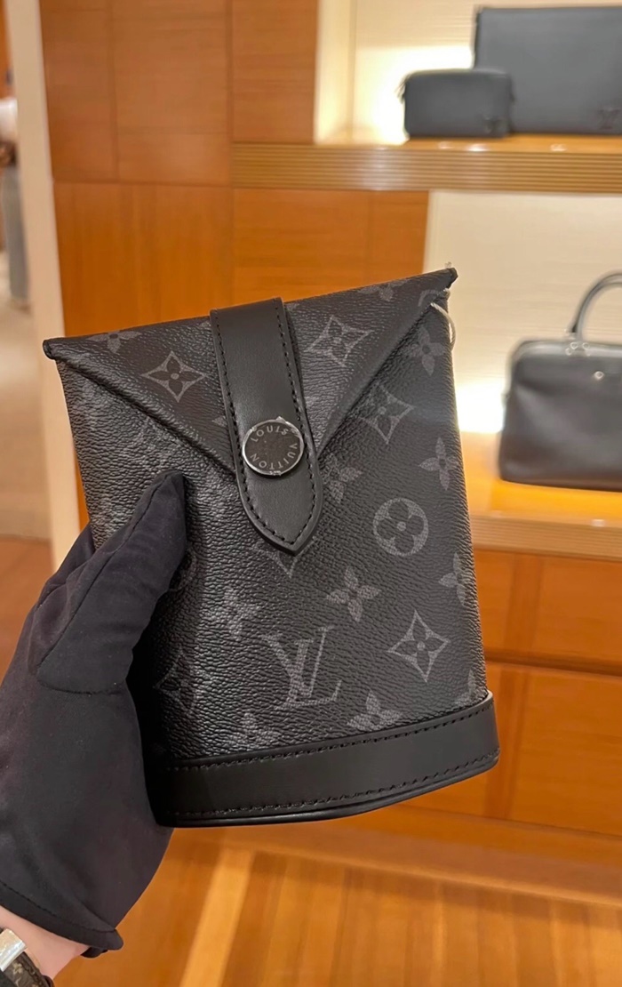 LOUIS VUITTON 루이비통 남성 엔벨로프 파우치