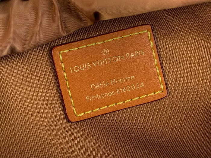 LOUIS VUITTON 루이비통 남성 몽수리 백팩