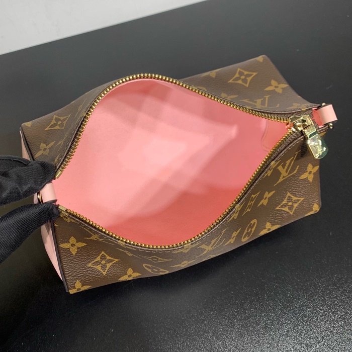  LOUIS VUITTON 루이비통 모노그램 블룸 파우치