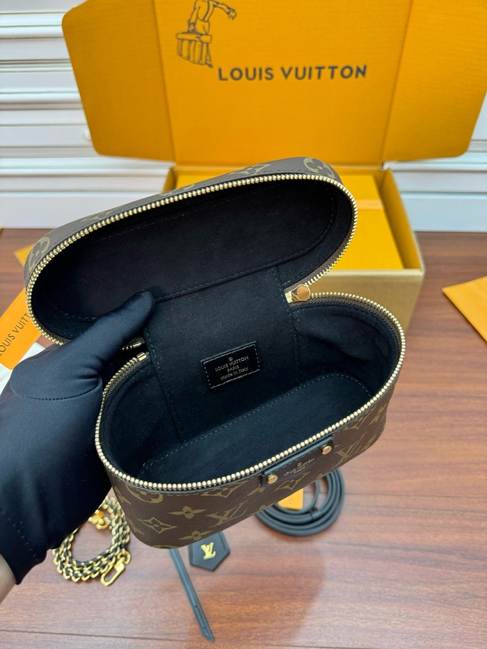 Louis vuitton 루이비통 여성 베니티 체인 파우치