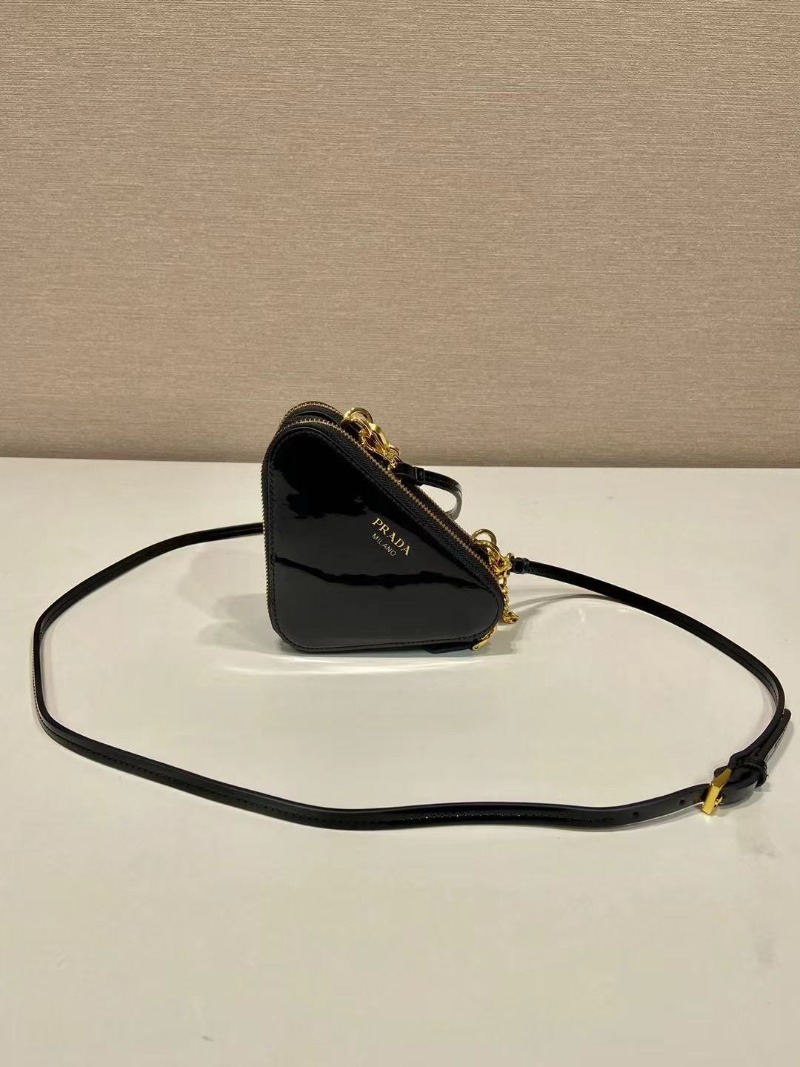 PRADA 프라다 트라이앵글 페이던트 레더 미니 파우치 크로스백