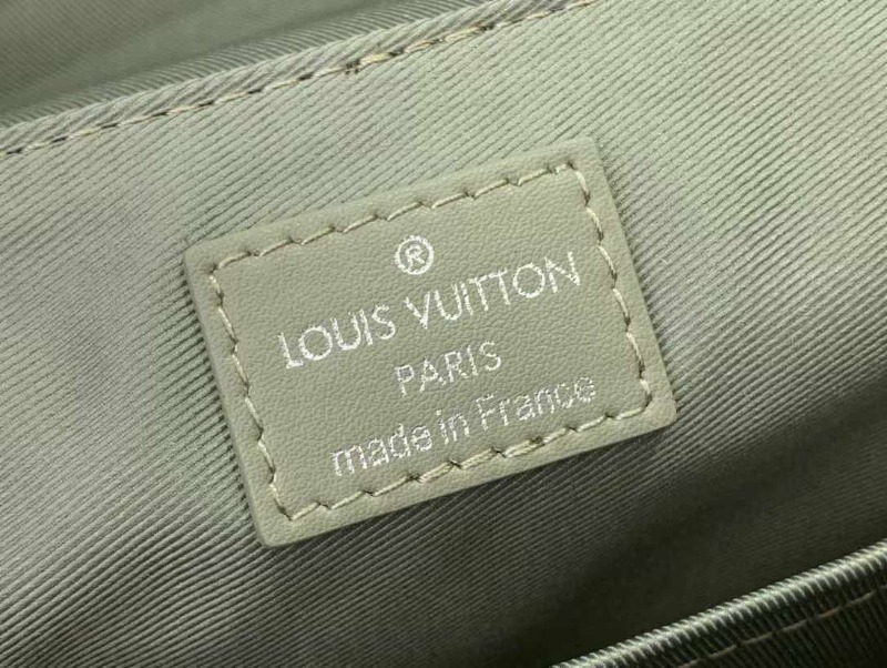 LOUIS VUITTON 루이비통 디스트릭트 메신저백